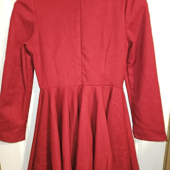 Z & L heavy cotton red pleated dress with black collar and faux pearl button - Picture 4 of 8